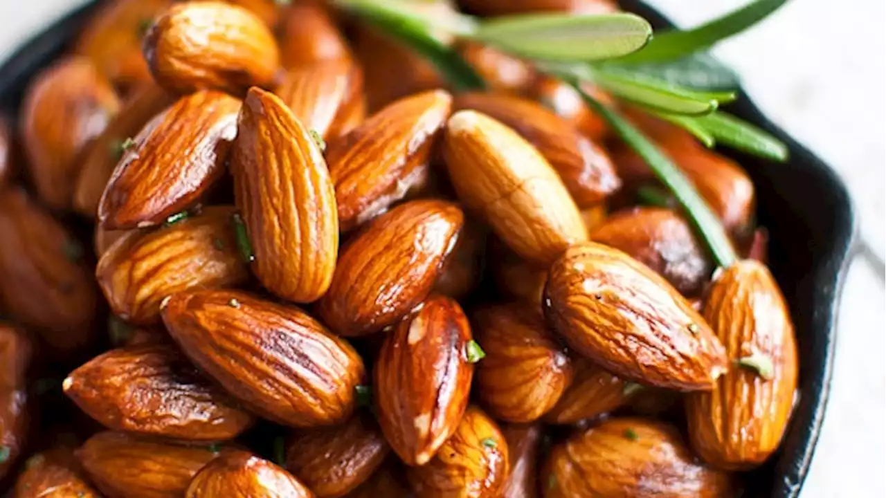 Snacking on almonds can help people reduce calorie intake: study