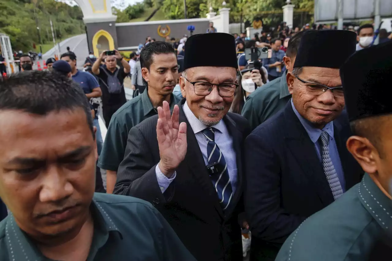 Malaysia : Malaysia king to choose prime minister in post-election crisis