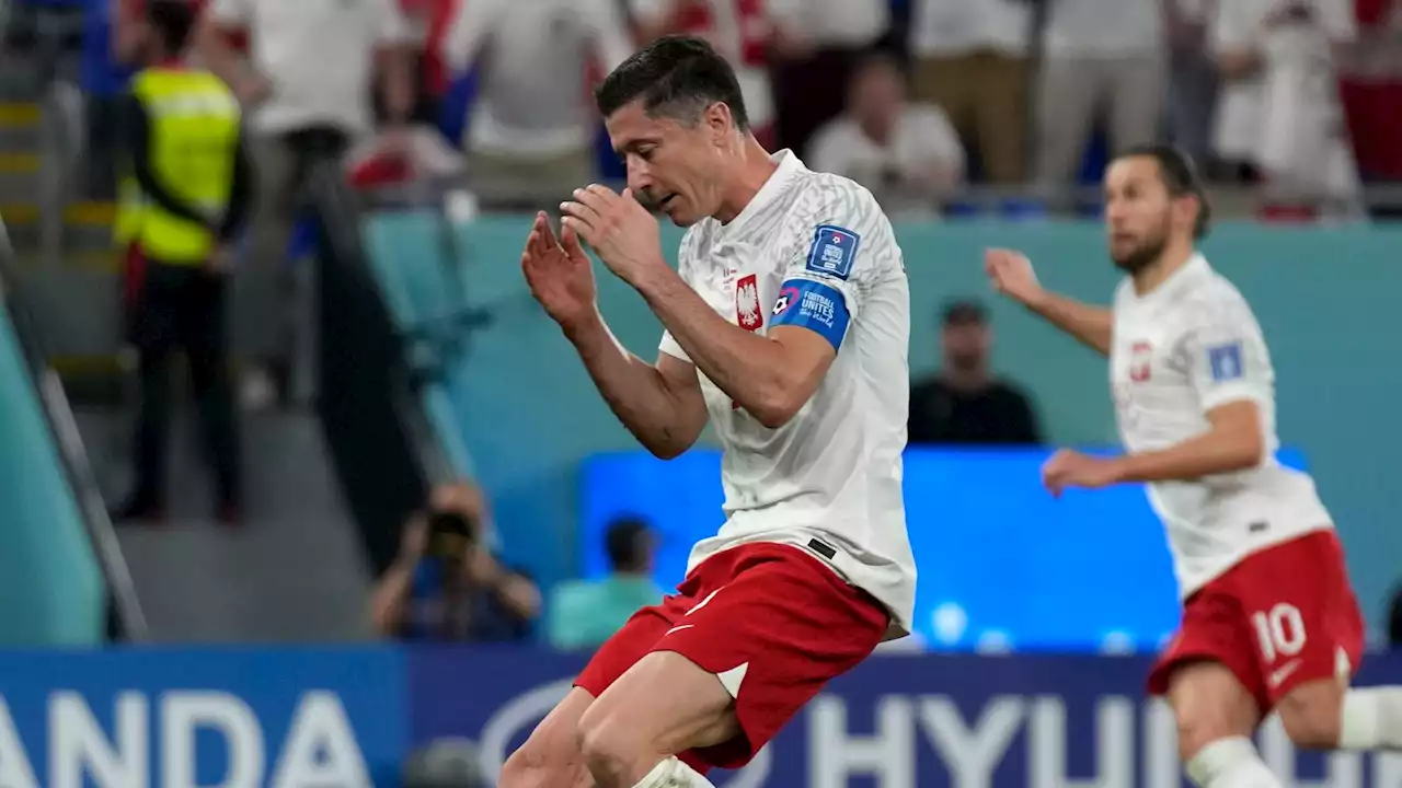 Mexico 0-0 Poland: Lewandowski fails to score pen as Group C rivals do not capitalise on Argentina slip