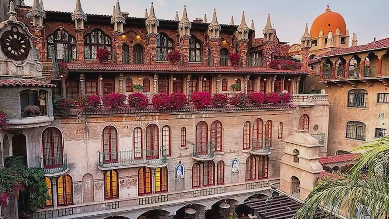 Learn about the rich history of Riverside's Mission Inn Hotel & Spa