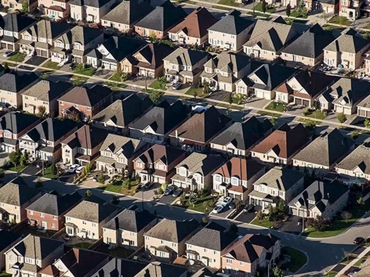 Half of variable-rate mortgages have hit their trigger rate, estimates Bank of Canada