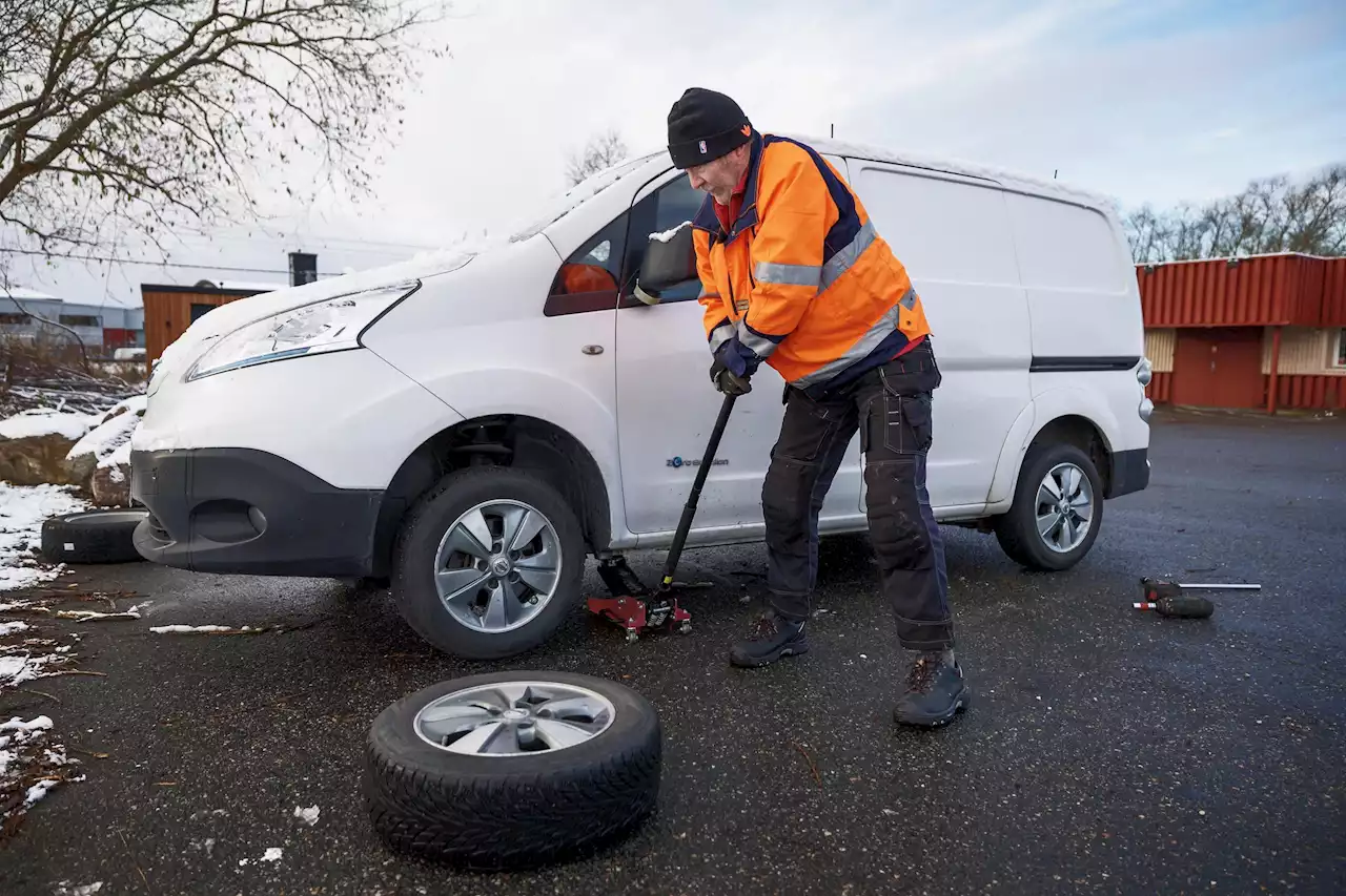 Så byter du däck på bilen – experten visar