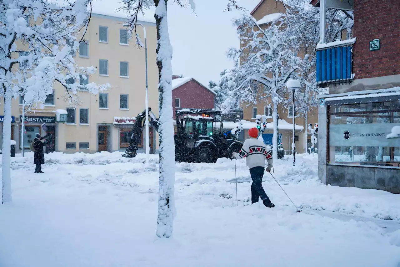 Stora problem i Stockholm efter kraftiga snöfallet