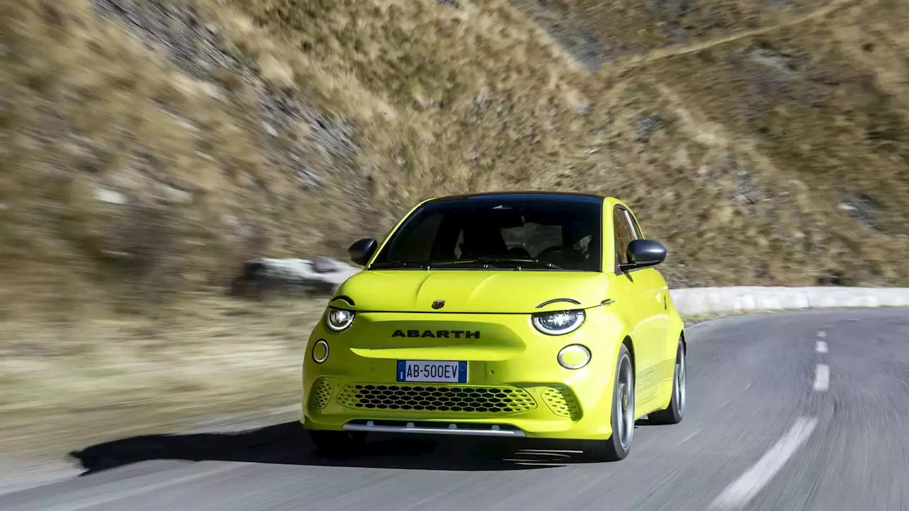 2023 Abarth 500e Electric Hot Hatch Unveiled Pretending It’s A Gas Car