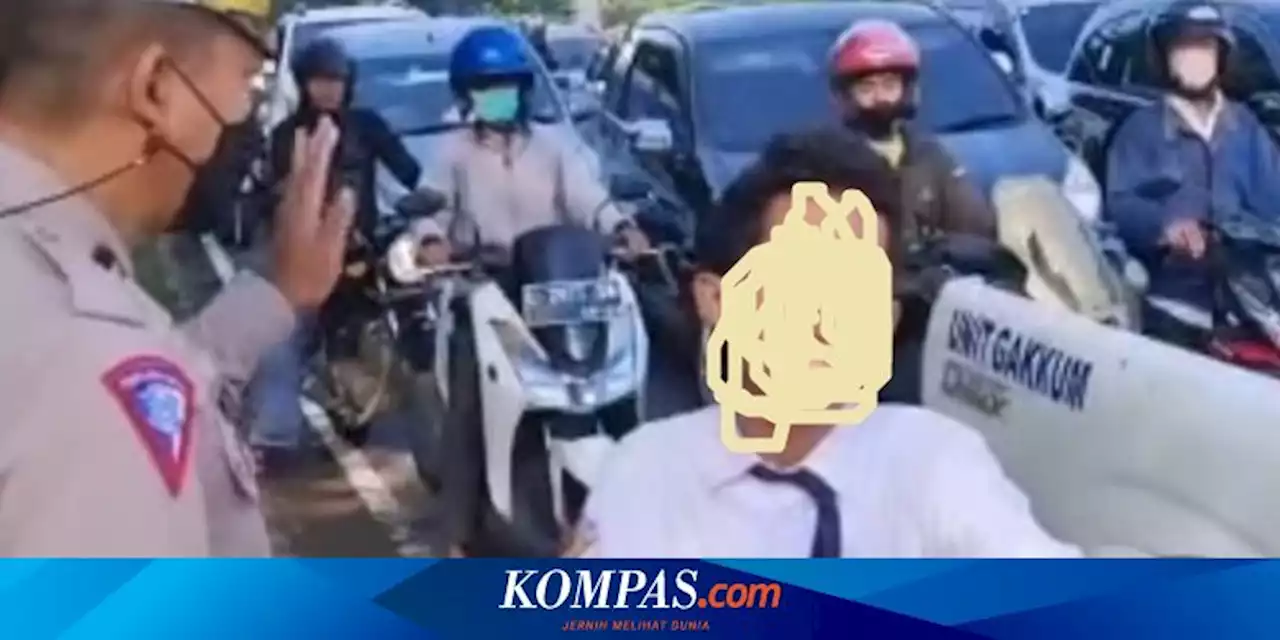 Siswa di Sidoarjo yang Umpat Polisi Saat Ditegur Tak Pakai Helm Bersimpuh di Pangkuan Orangtuanya