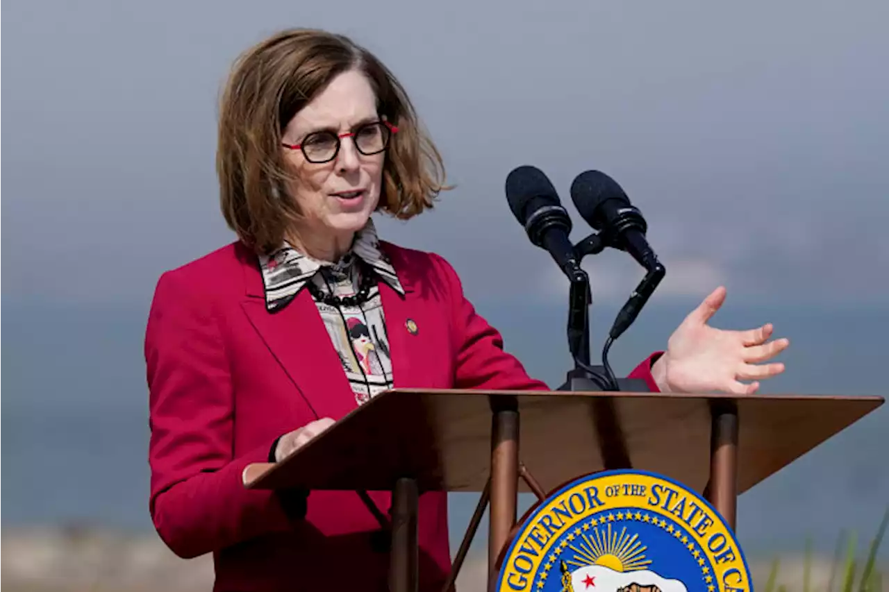 Oregon's governor pardons thousands for pot convictions