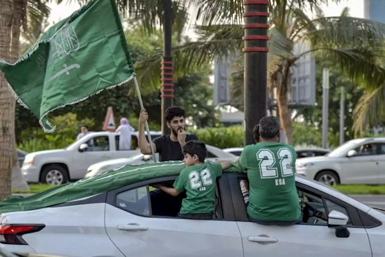 À Riyad, « des hommes, des femmes, des enfants debout sur des pick-ups avec de nombreux drapeaux »