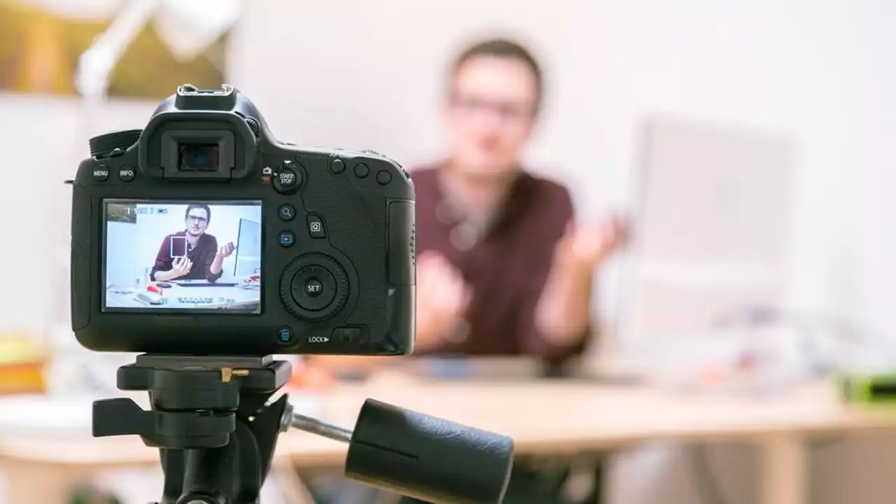 « En ressemblant à leur public, les influenceurs cassent les frontières symboliques avec leur audience »