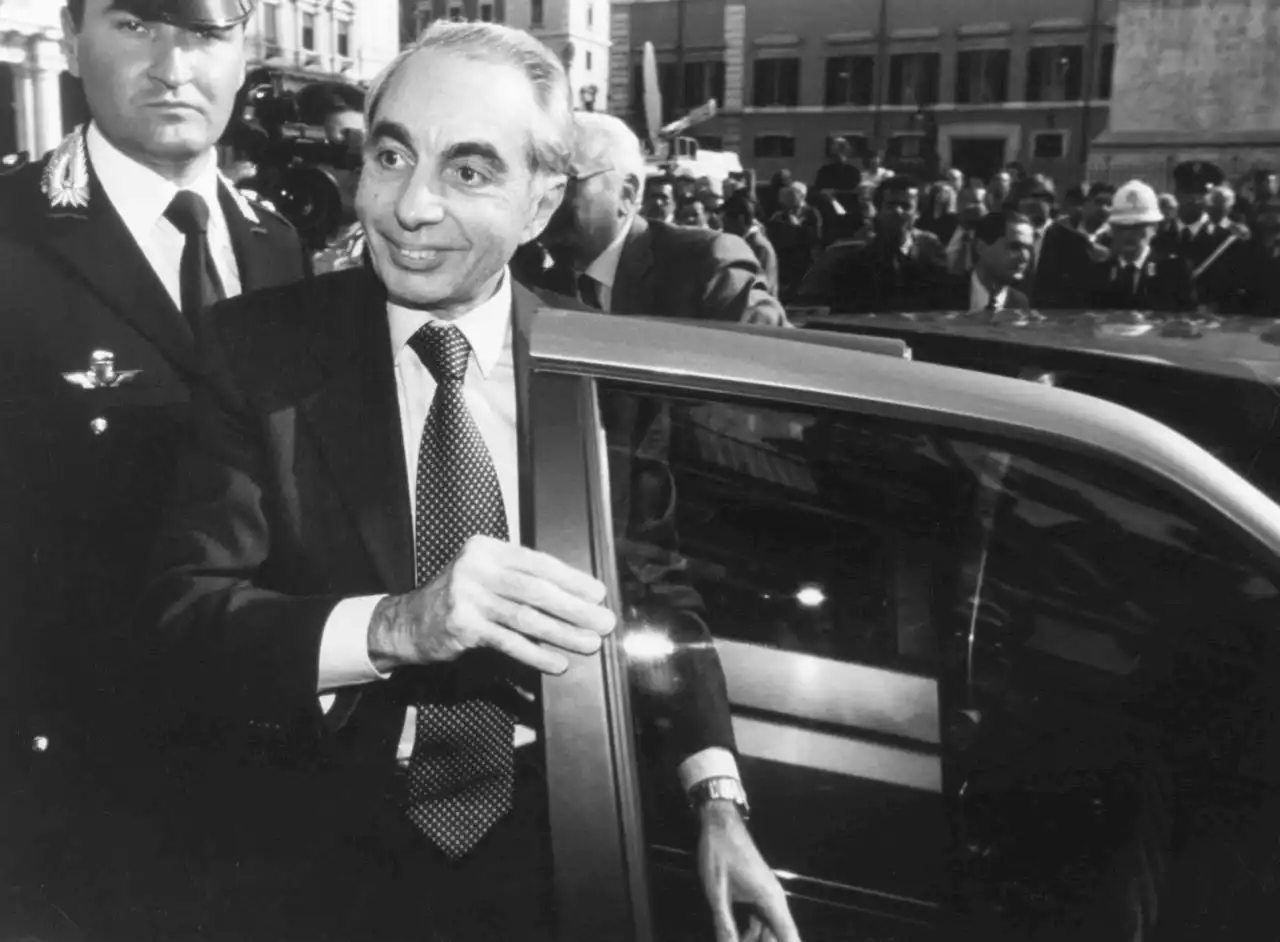 Prima Repubblica, atto finale | L’esperienza del governo Amato e il tentativo di far invertire la rotta al Paese nel 1992 - Linkiesta.it