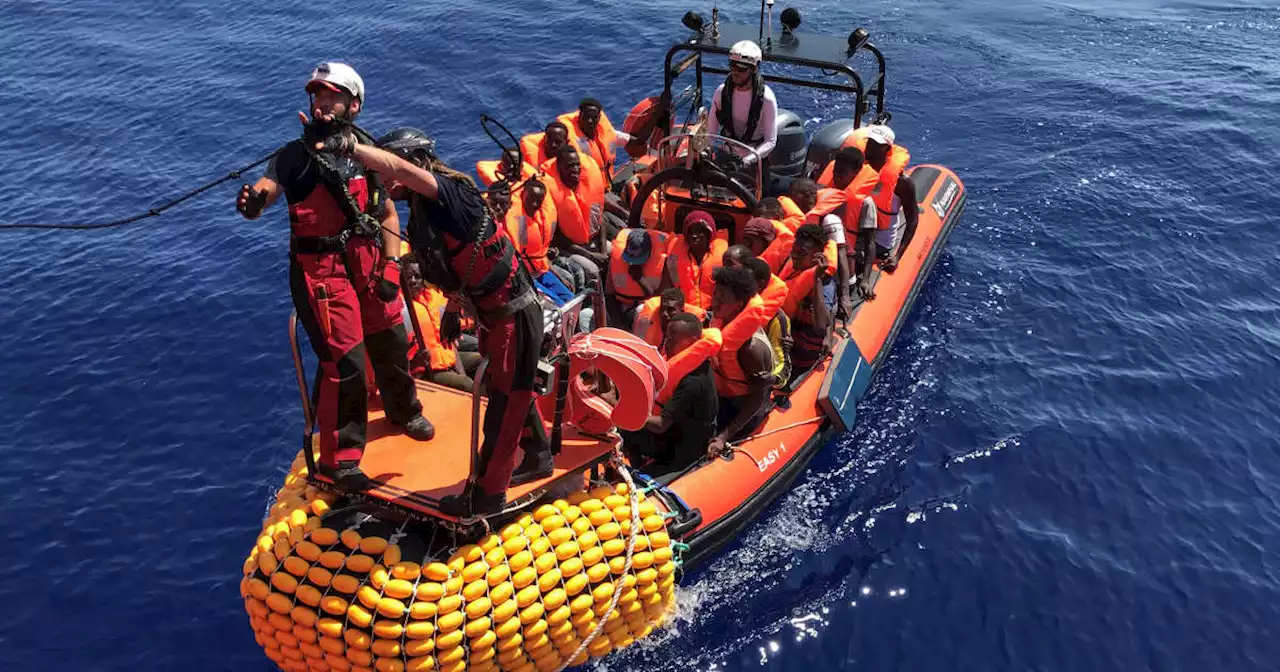 Un bateau avec 500 migrants à bord au large de la Grèce, difficile opération de sauvetage en cours