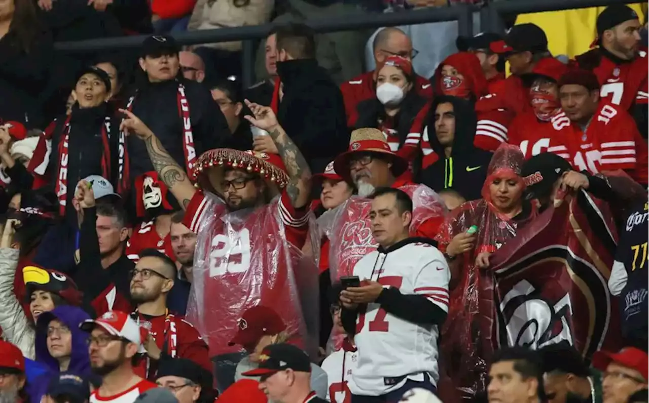 Grupo Firme fue abucheado por el Estadio Azteca durante el Halftime