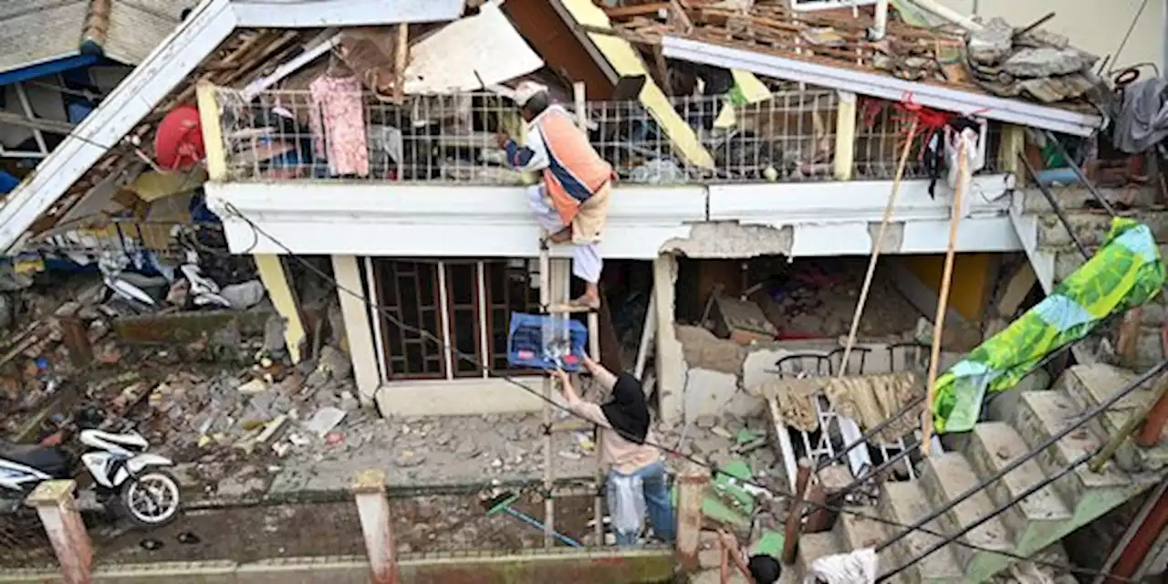 Bantuan Korban Gempa Cianjur, Pemerintah Beri Rp50 Juta untuk Rumah Rusak Berat | merdeka.com