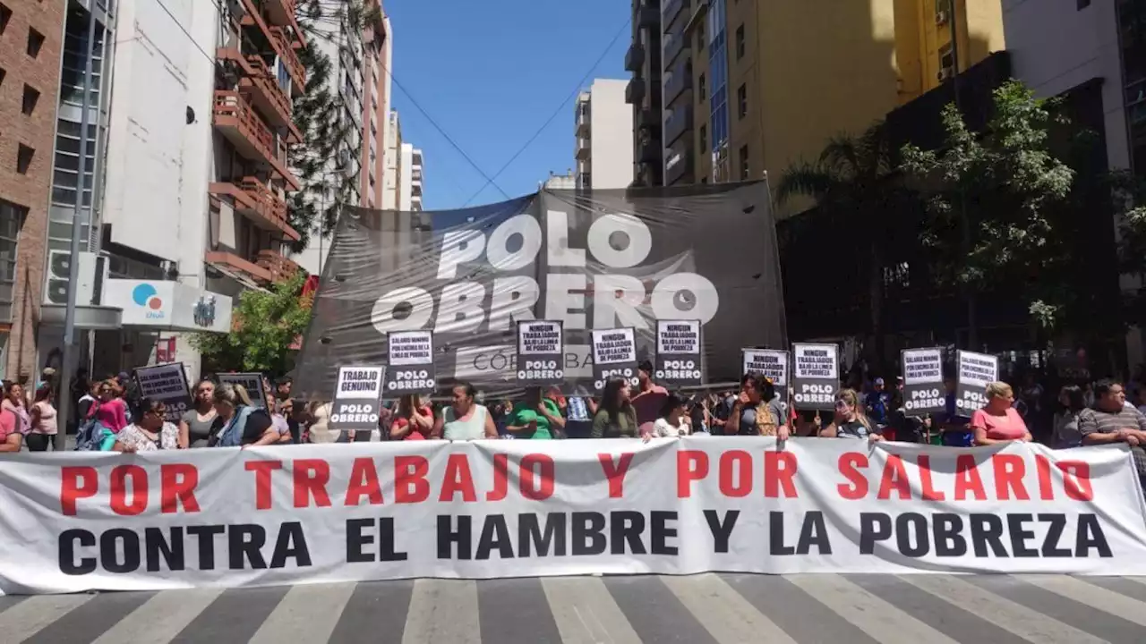 Grupos piqueteros marchan por el centro porteño y ya hay caos de tránsito