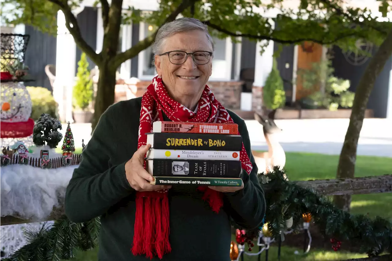 Here Are Bill Gates' 5 New Book Recommendations for Your Holiday Reading List