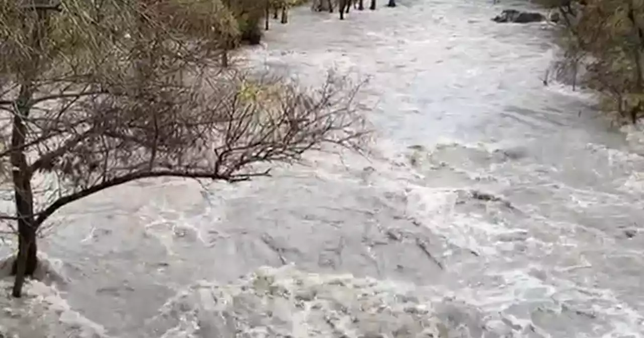 Il fiume si gonfia a dismisura, l'acqua lambisce gli argini del Biferno