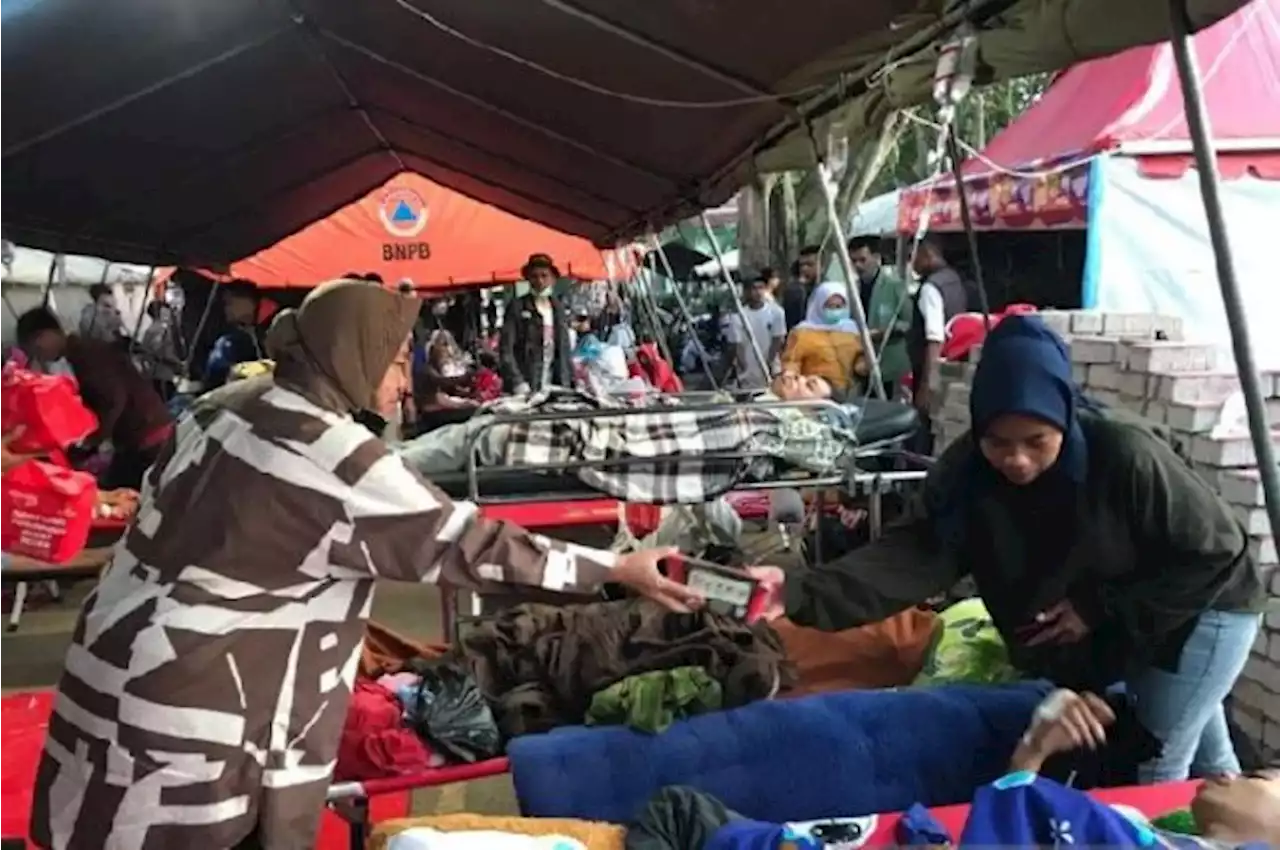 Tinjau Korban Gempa Cianjur, Mensos Tri Rismaharini Boyong Bantuan