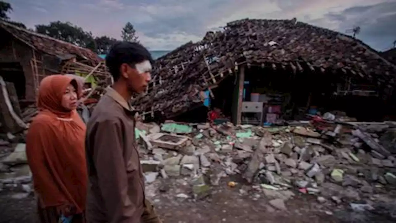 In pictures: Hunt for buried survivors after deadly quake hits Indonesia