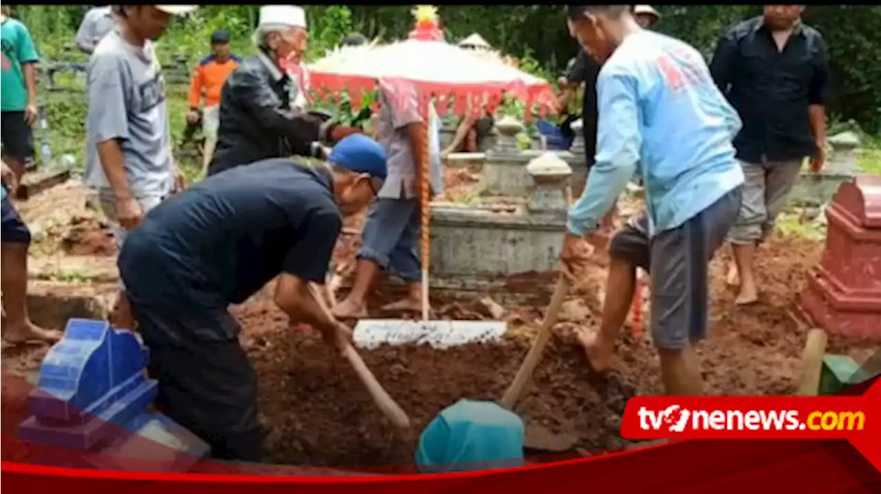 8 Korban Kecelakaan Maut Mini Bus Rombongan Besuk di Wonogiri Dimakamkan di Dua TPU