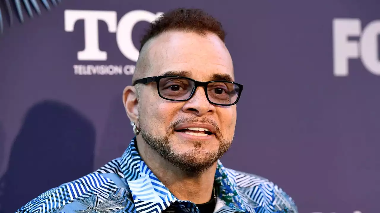 Sinbad learning to walk again two years after suffering stroke: 'I will not stop fighting'