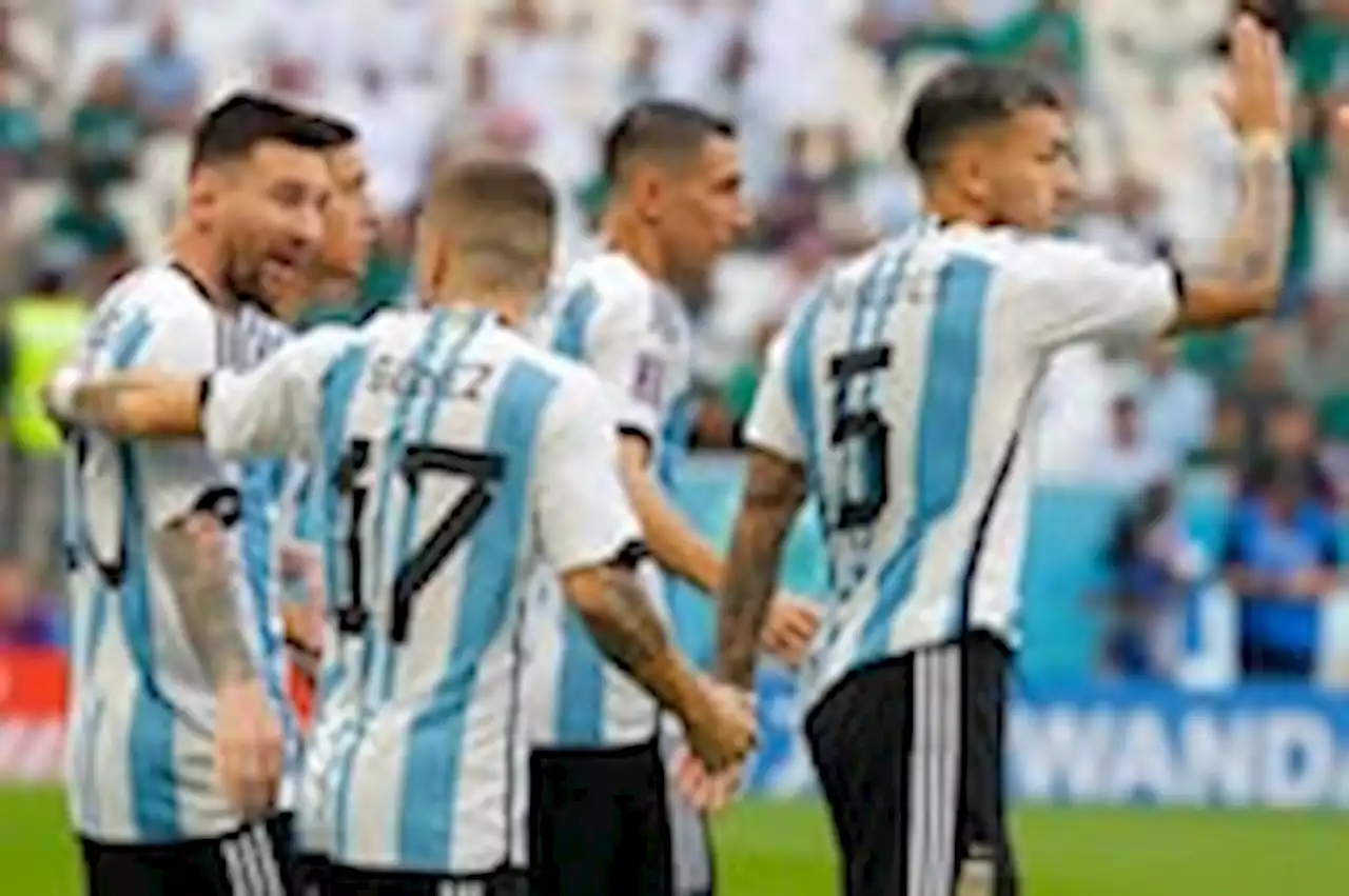 World Cup live updates: Argentina leads Saudi Arabia, 1-0, at halftime in Qatar