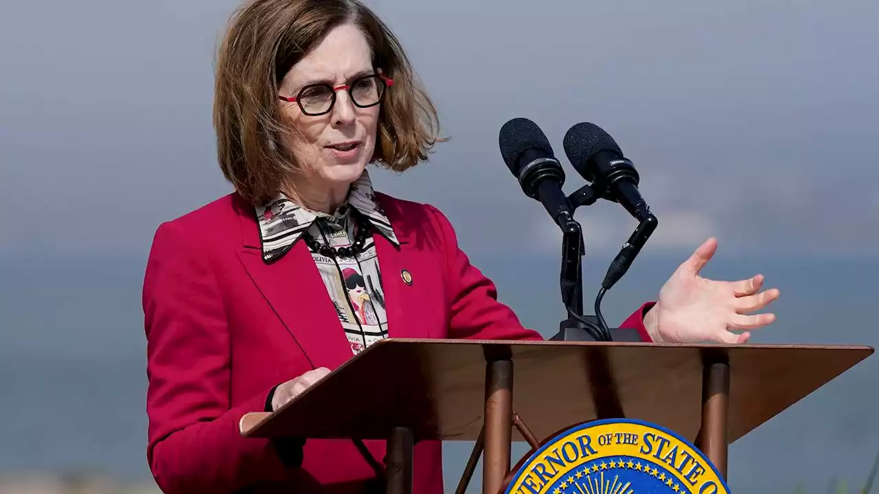 Oregon's governor pardons thousands for pot convictions