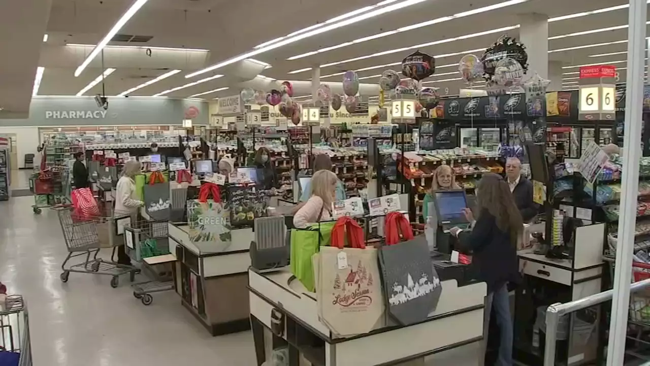 Thanksgiving shoppers try to beat the rush