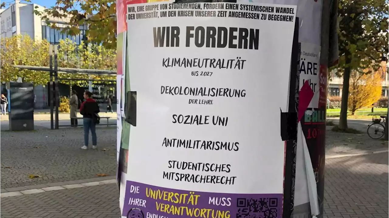 Klimaaktivisten protestieren an der Universität Augsburg