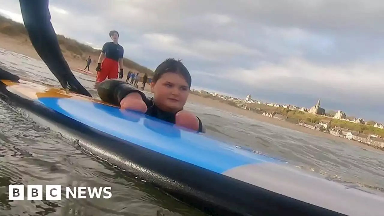 The 10-year-old surfer with no hands or feet