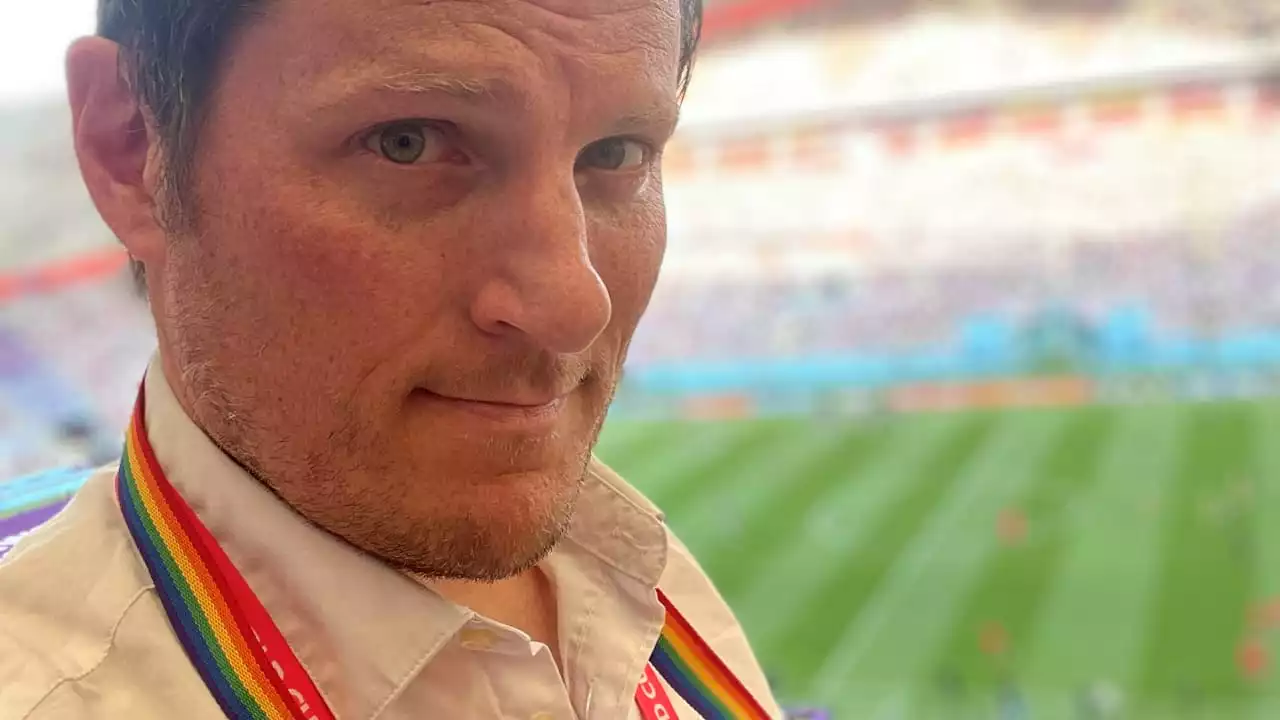 WM 2022 in Katar: Tatsächlich gelbe Karte wegen „Regenbogen“ für BILD-Reporter