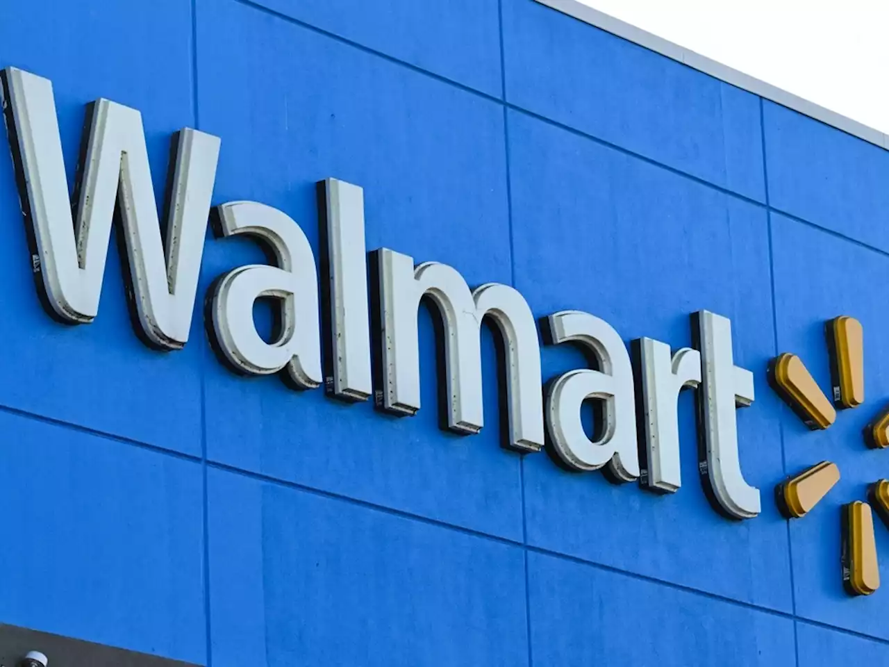 Six dead after Walmart manager opened fire in break room