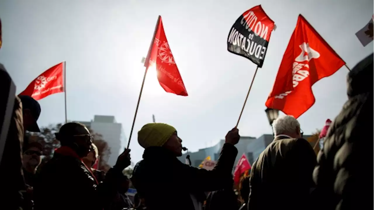 Ontario education workers to decide by Dec. 5 to accept government deal