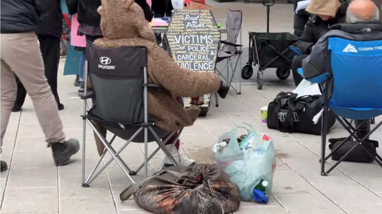 Protest held after police break up homeless encampment on Rideau Street