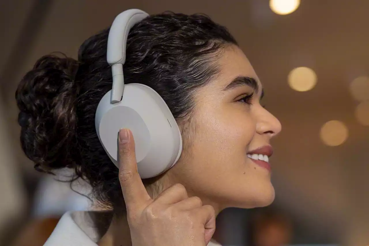 The best headphones for making phone calls | Digital Trends