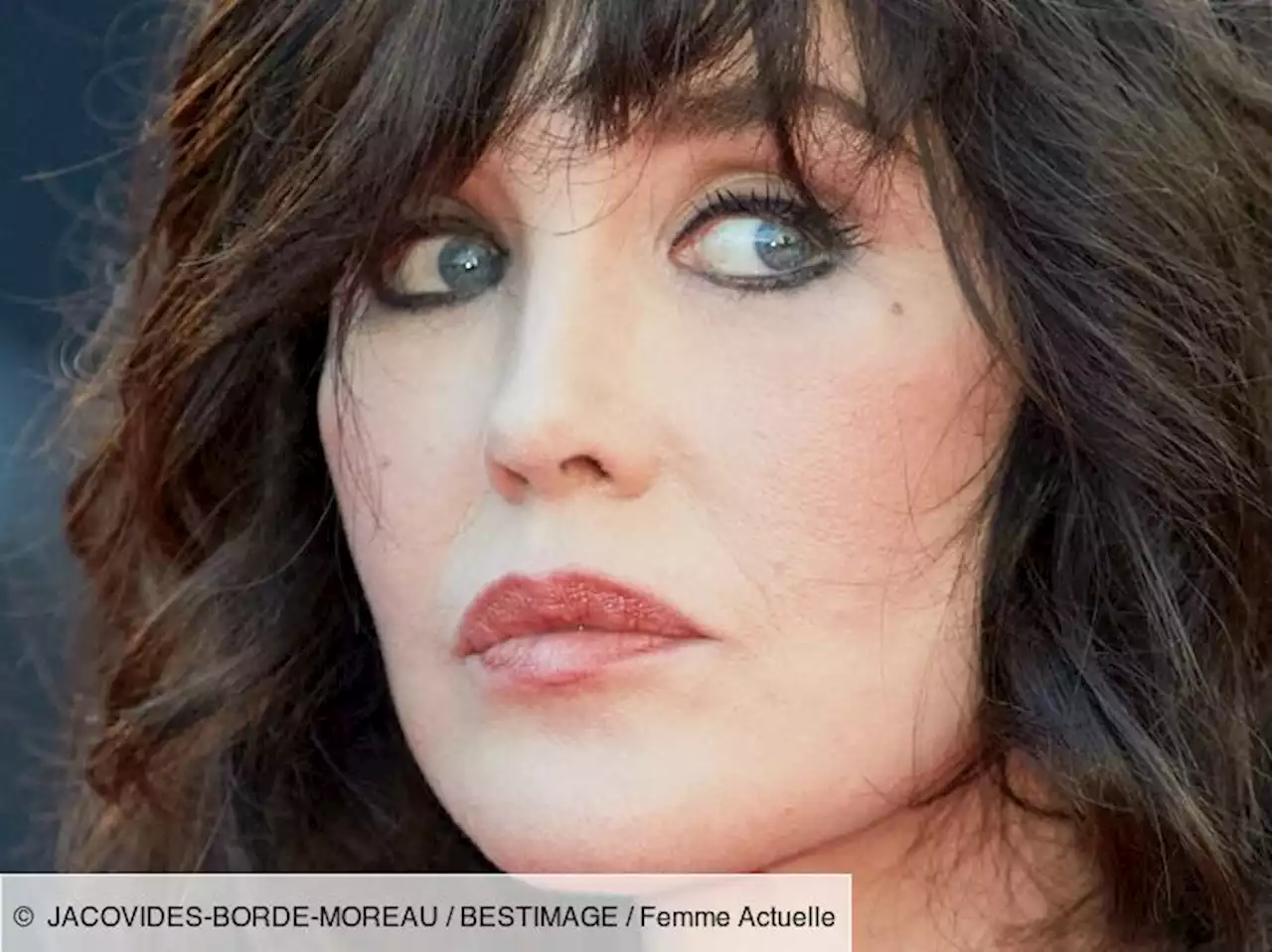 Isabelle Adjani : découvrez son produit de beauté insolite à l’action rajeunissante