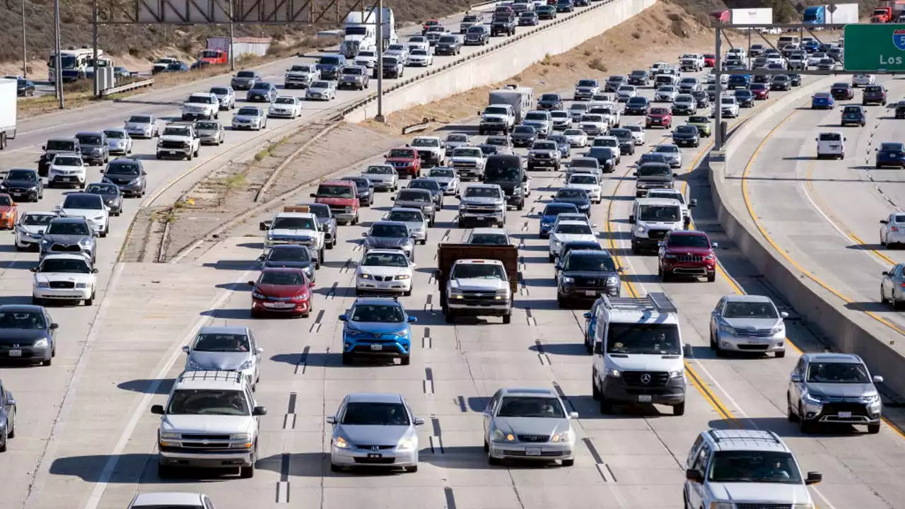 When is the best and worst time to drive during Thanksgiving?