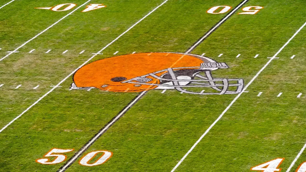 Browns' field torn up by golf cart driver who allegedly broke into stadium