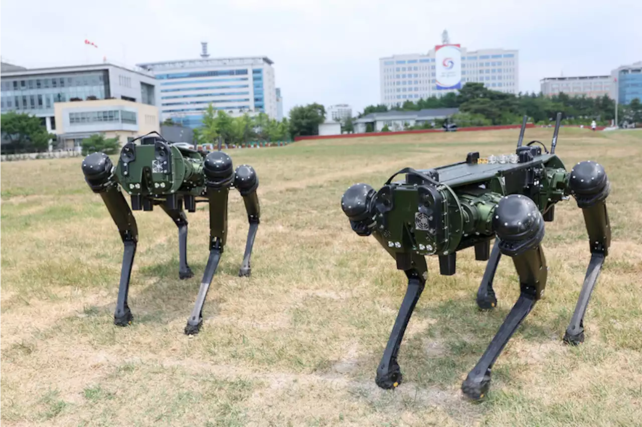 [단독] ‘과학경호’ 내건 대통령실, 고액후원자 회사와 ‘로봇개’ 계약