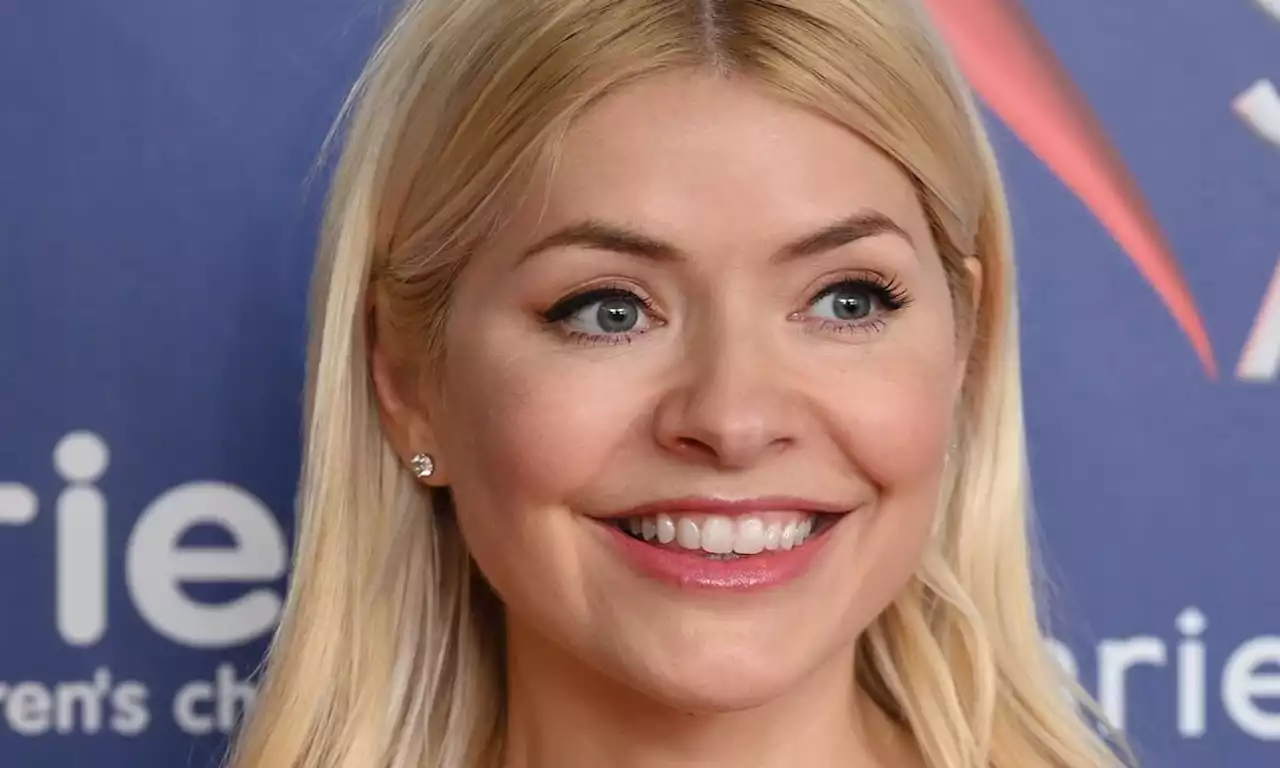 Holly Willoughby rocks lace mini dress amid This Morning absence