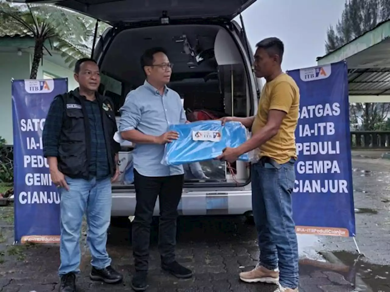 Ikatan Alumni ITB Salurkan Donasi untuk Korban Gempa Cianjur