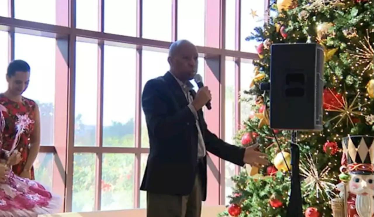 Mayor Turner takes part in the annual Christmas Tree Lighting at Wortham Theater Center