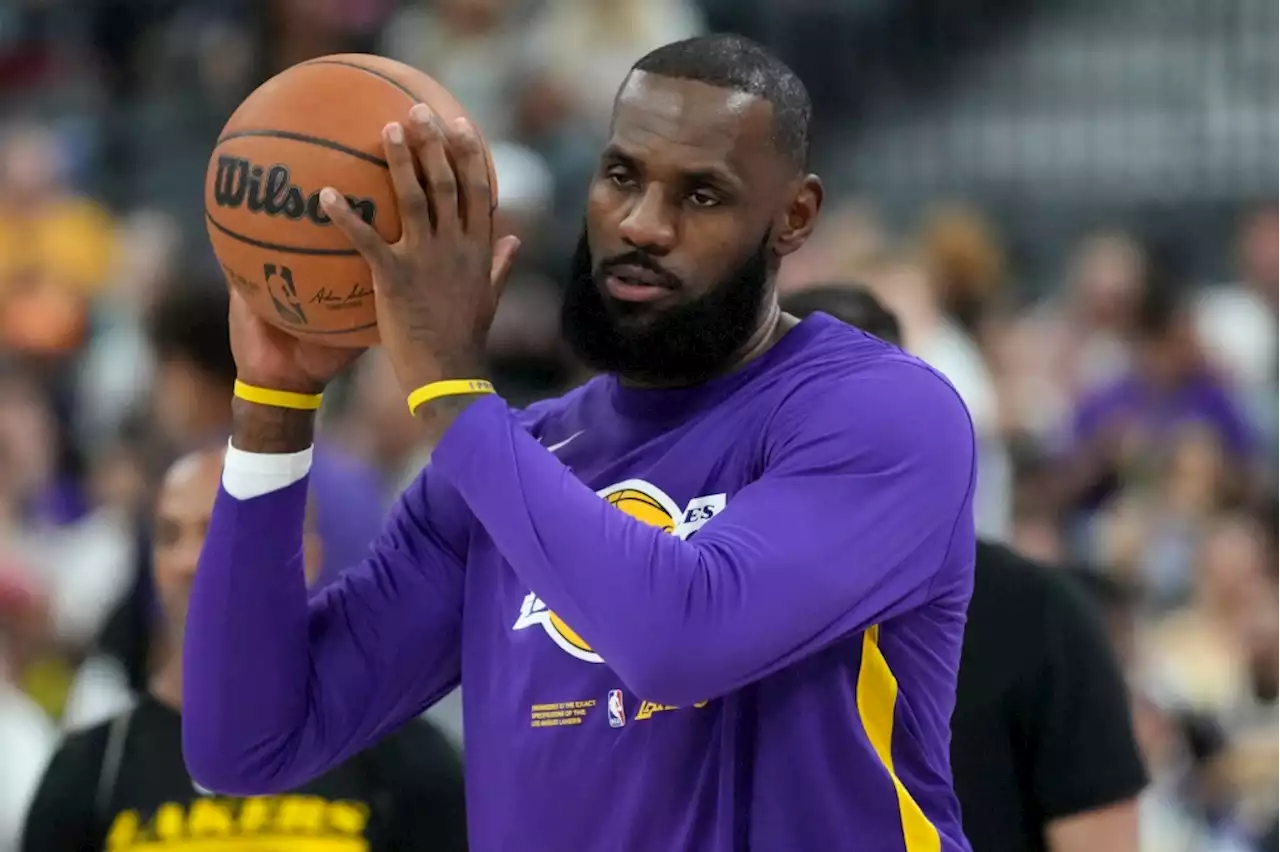 Lakers say LeBron James is day-to-day, but report says he could return Friday