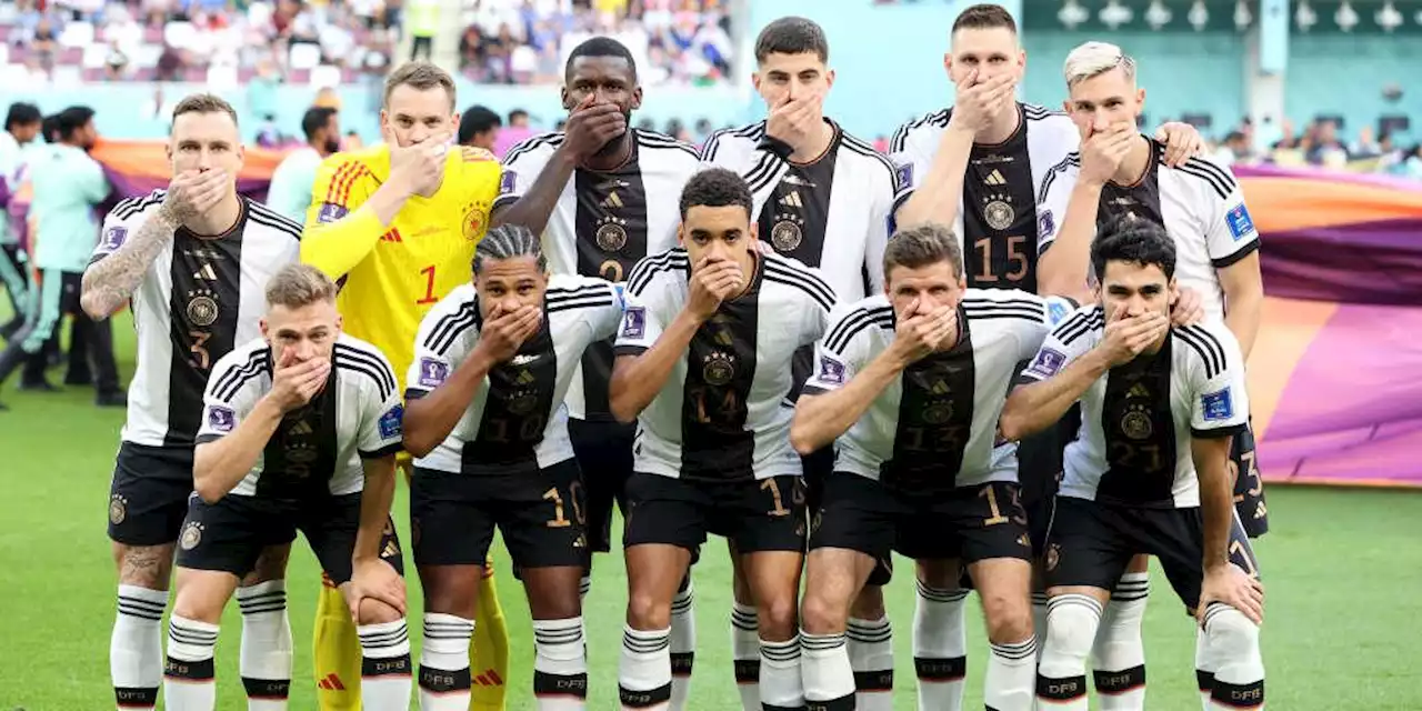 Coupe du Monde : les Allemands se bâillonnent avant le coup d’envoi pour protester contre la Fifa