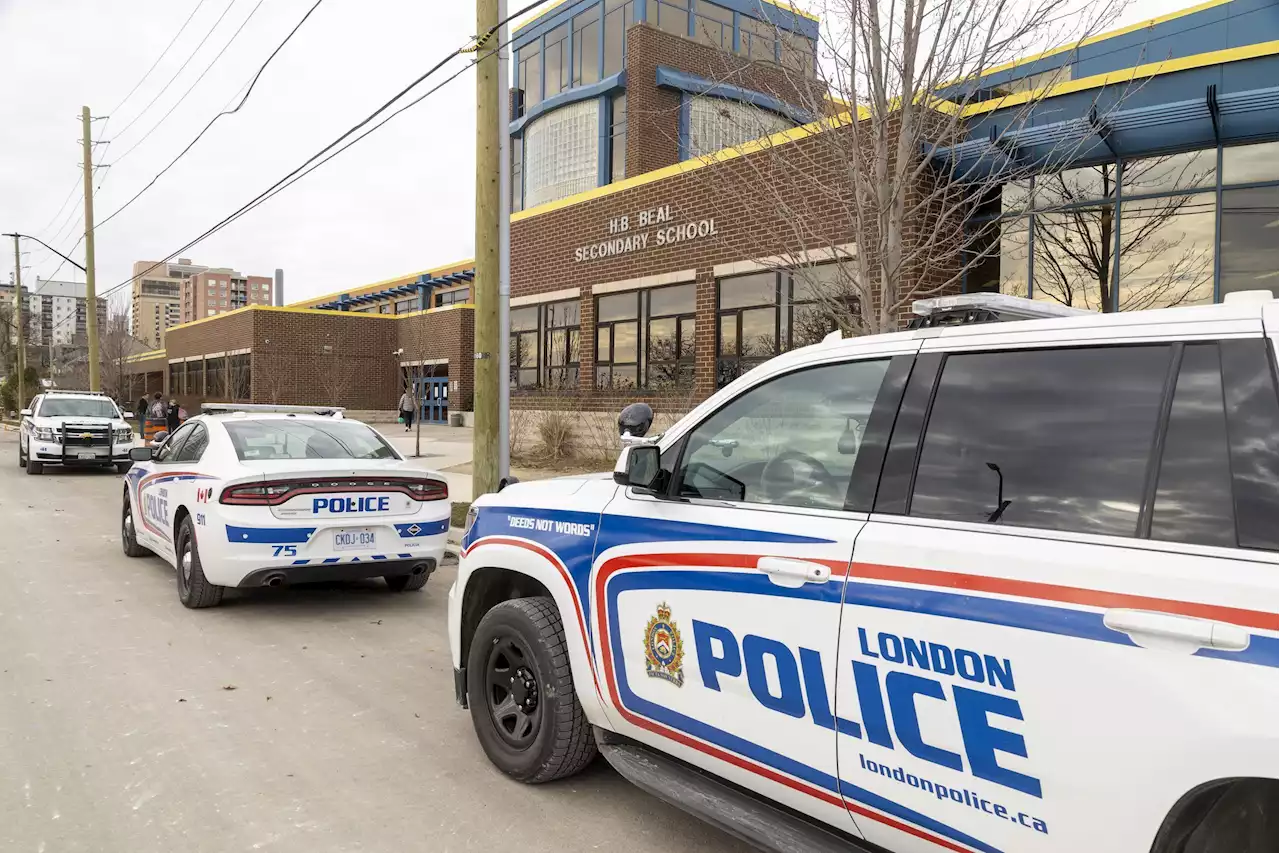 Students describe frantic scene as girl stabbed in London, Ont. high school cafeteria