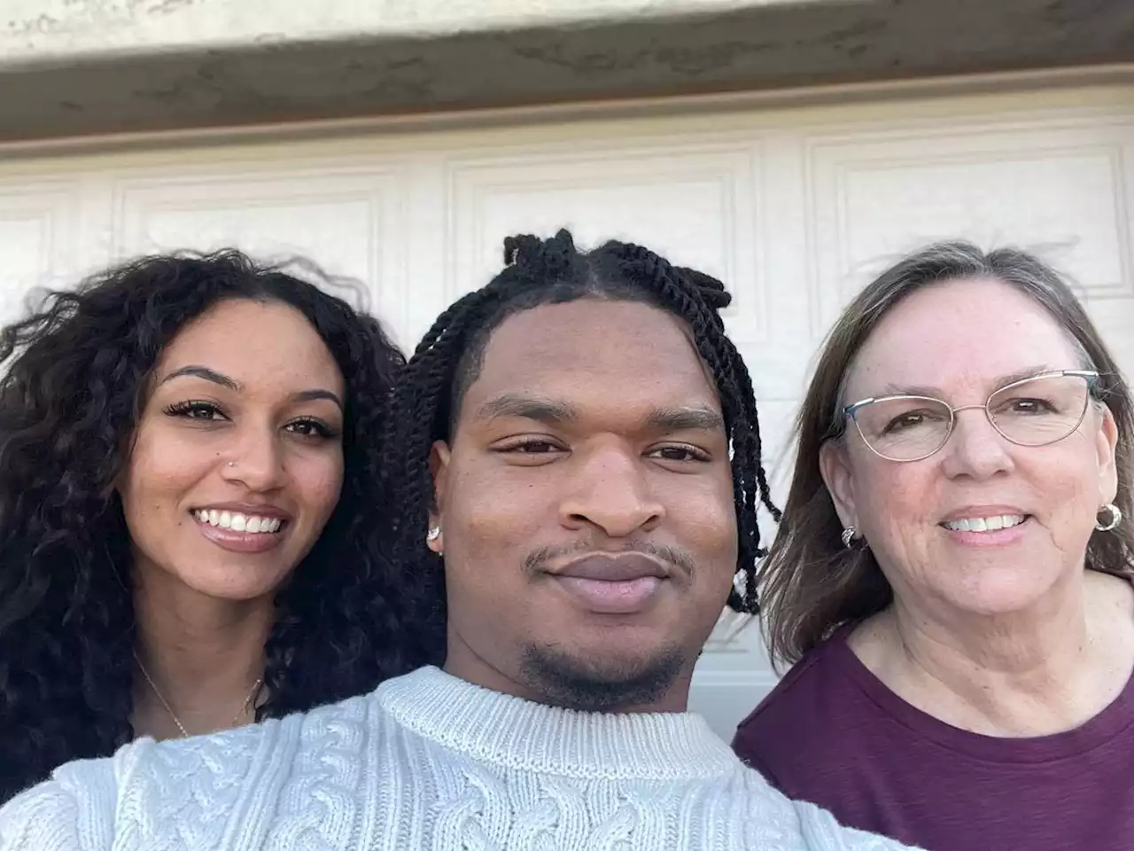 Grandmother and Stranger She Accidentally Texted to Spend 7th Thanksgiving Together