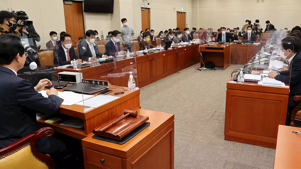 [단독] '세금 전쟁' 조세소위서 코로나 비상…'경제통' 유경준 투입