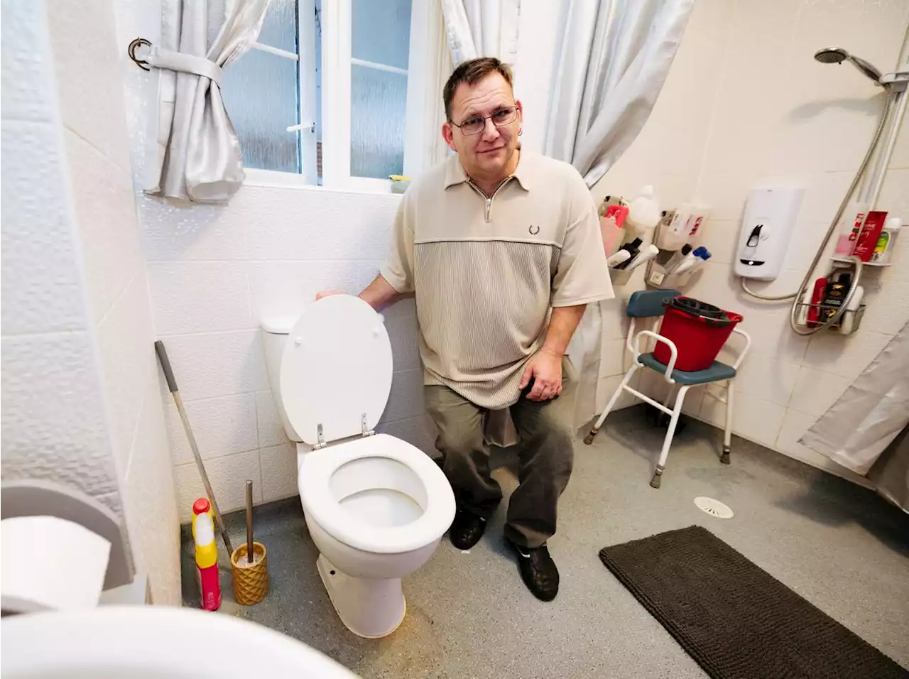 'I can't eat': Telford family go six weeks with horrible stink from broken toilet