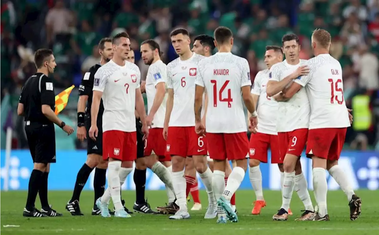 Soccer-Lewandowski misses penalty as Poland draw with Mexico at World Cup