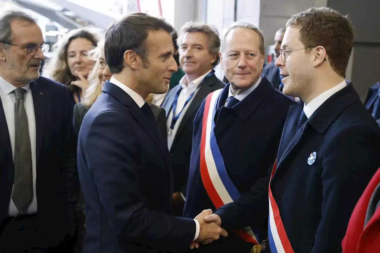 Au Salon des maires, un Macron de “terrain”