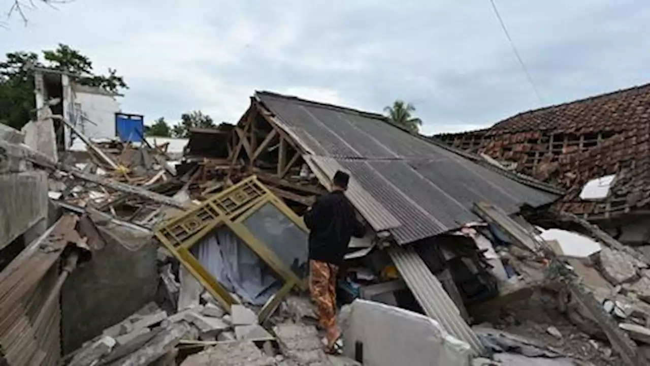 Indonesia quake survivors appeal for supplies as rescuers search debris