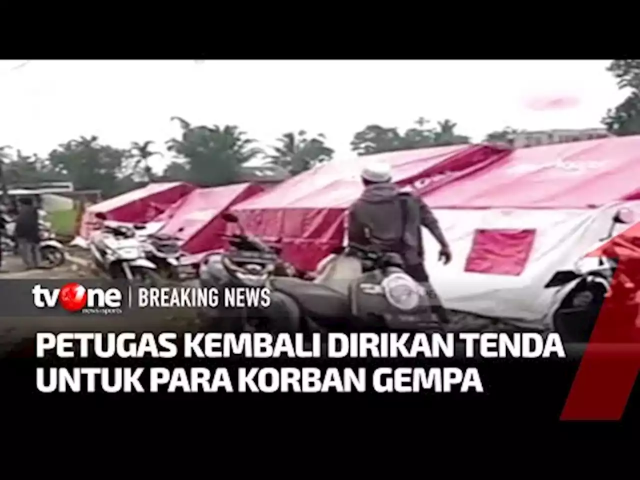 Gerak Cepat, Petugas Kembali Bangun Tenda Untuk Korban Gempa Cianjur - tvOne